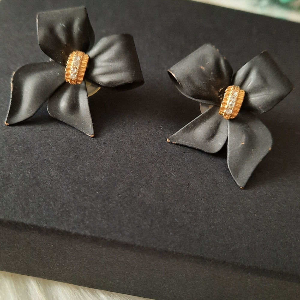 Metal matte bow shaped post earrings with crystal detail